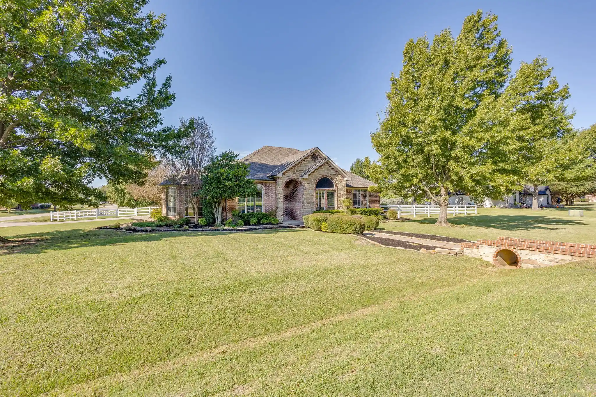 Single family home for sale at 3712 Vista North Dr, Burleson, TX 76028 | MLS# 21166702
