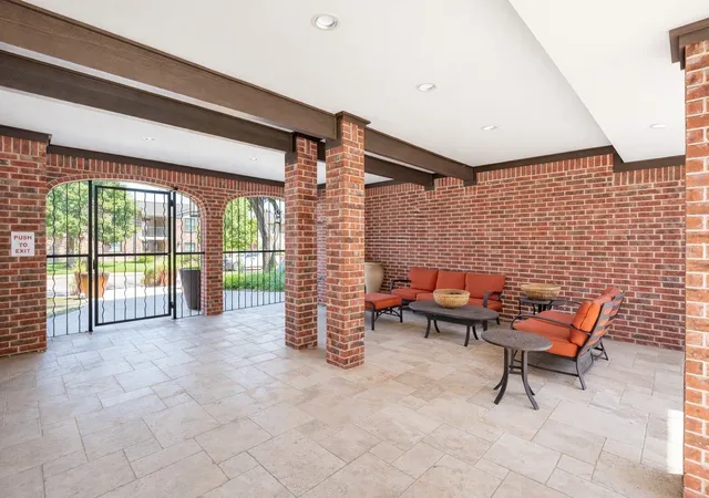 Listing Photo 5 - Condo for sale in building located at 5816 Birchbrook Dr, Dallas, TX 75206 - Unit #124