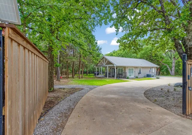 Homes for sale in Pottsboro, TX | 10 Holland St, Pottsboro, TX 75076 | MLS# 21165573