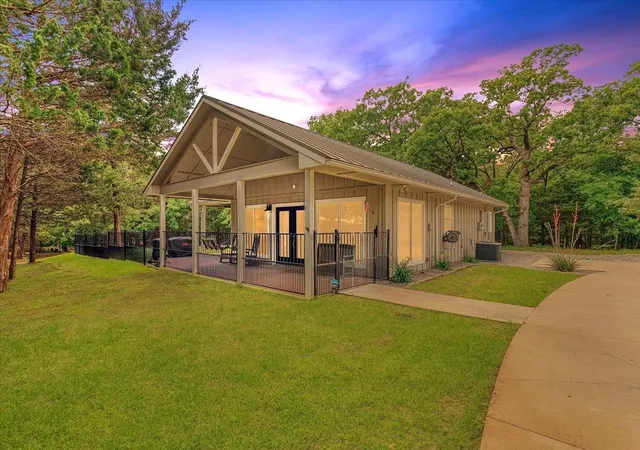Homes for sale in Pottsboro, TX | 10 Holland St, Pottsboro, TX 75076 | MLS# 21165573