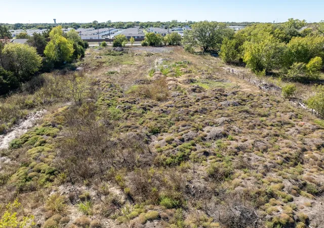 Photo 3 of Sale Pending at 2033 Vinson Rd, Wylie, TX 75098 | MLS# 21167168 | Listing updated on 2026-08-03