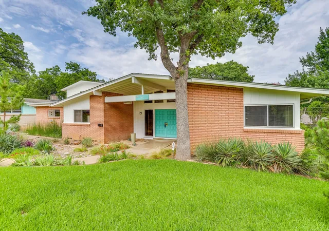 4th image of 1525 Jenson Rd, Fort Worth, TX 76112 | MLS# 21167220