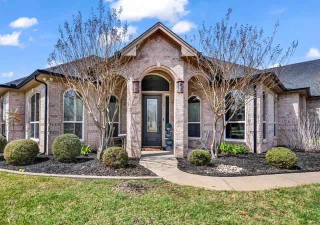 Photo 3 of Single family home for sale at 6000 Justine Ct, Granbury, TX 76049 | MLS# 21163764 | Listing updated on 2026-08-03
