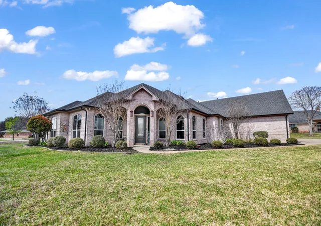 Photo 3 of Single family home for sale at 6000 Justine Ct, Granbury, TX 76049 | MLS# 21163764 | Listing updated on 2026-08-03