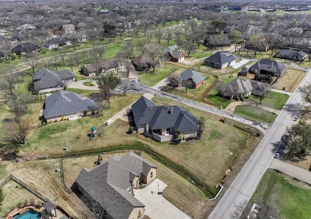 Photo 4 of Single family home for sale at 6000 Justine Ct, Granbury, TX 76049 | MLS# 21163764 | Listing updated on 2026-08-03
