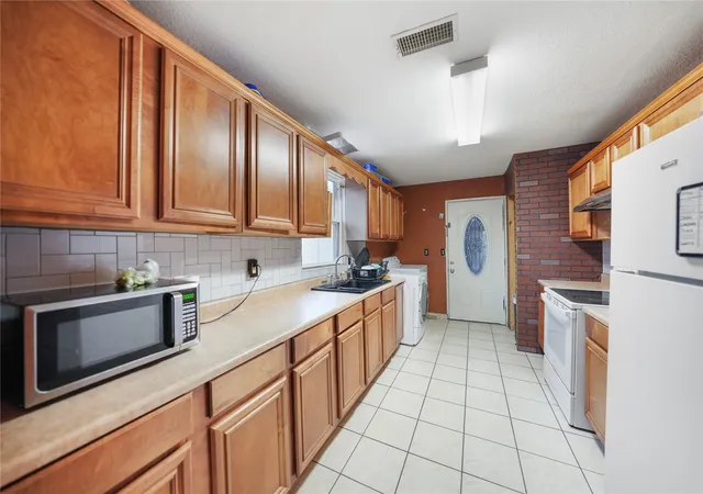 Photo 3 of Single family home for sale at 3906 Henderson St, Greenville, TX 75401 | MLS# 21156933 | Listing updated on 2026-09-01