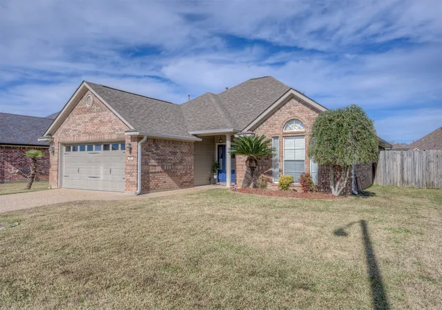 Homes for sale in Bossier City, LA | 5861 Bluebonnett Dr, Bossier City, LA 71112 | MLS# 21167165
