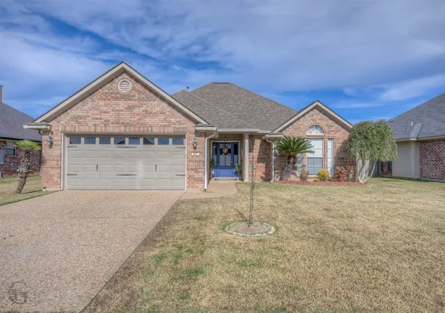 Homes for sale in Bossier City, LA | 5861 Bluebonnett Dr, Bossier City, LA 71112 | MLS# 21167165