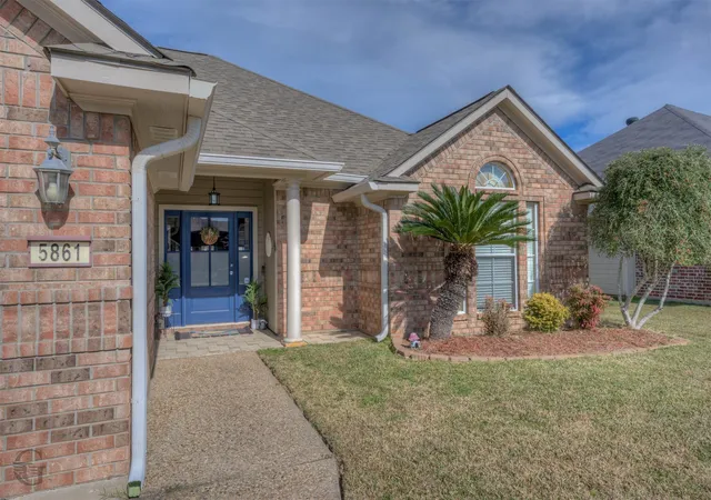Homes for sale in Bossier City, LA | 5861 Bluebonnett Dr, Bossier City, LA 71112 | MLS# 21167165
