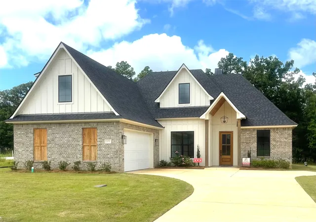 Single family home for sale at 191 Creston Ln, Shreveport, LA 71106 | MLS# 21167906