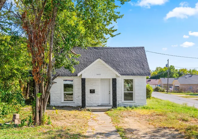 Photo 1 of Single family home for sale at 1802 Fordham Rd, Dallas, TX 75216 | MLS# 21167967 | Listing updated on 2026-08-30