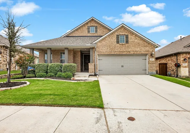 Photo 2 of Sale Pending at 916 Monarch Ln, Celina, TX 75009 | MLS# 21167983 | Listing updated on 2026-07-14