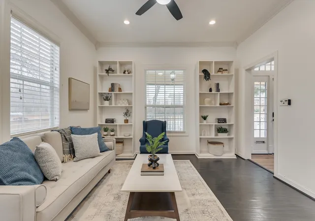 Photo 3 of Single family home for sale at 909 Elsbeth St, Dallas, TX 75208 | MLS# 21168018 | Listing updated on 2026-08-28