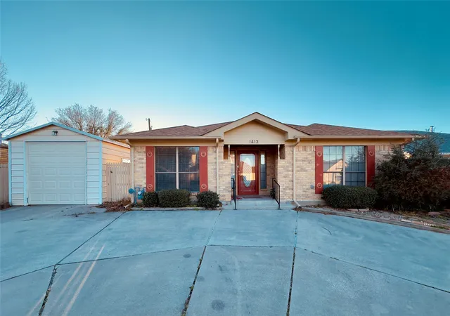 Photo 2 of Single family home for sale at 1413 Hickorywood St, Sulphur Springs, TX 75482 | MLS# 21168040 | Listing updated on 2026-08-24