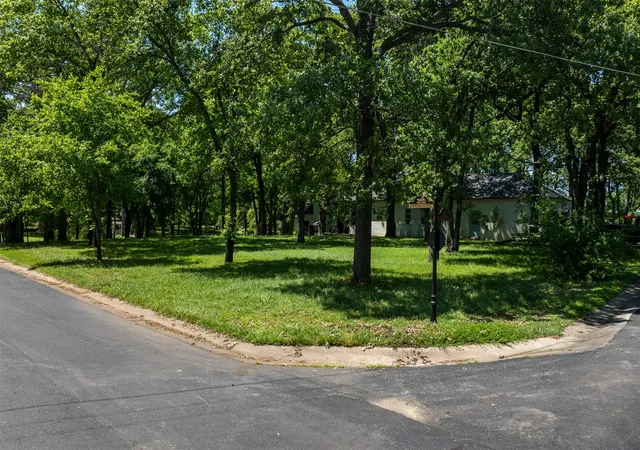 Photo 1 of Land for sale at 697 Enchanted Isles Dr, Mabank, TX 75156 | MLS# 21164425 | Listing updated on 2026-09-21