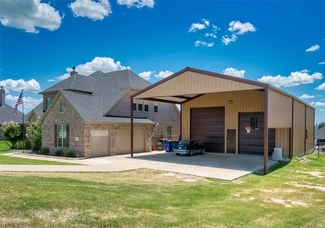 Photo 3 of Single family home for sale at 13508 Summer Moon Trl, Ponder, TX 76259 | MLS# 21167332 | Listing updated on 2026-07-14