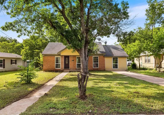 Homes for sale in Mc Gregor, TX | 1126 W 7th St, Mc Gregor, TX 76657 | MLS# 21168465