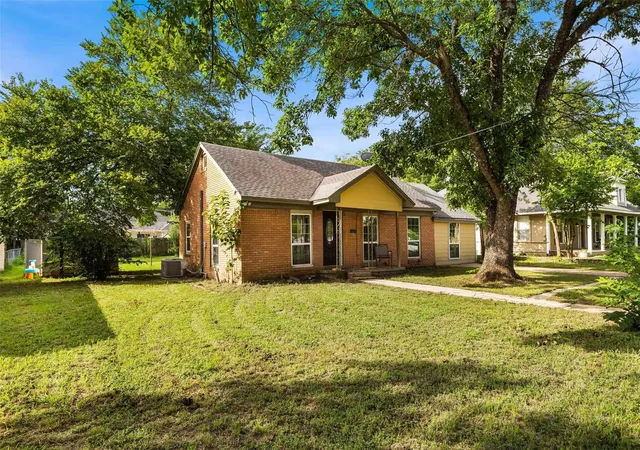 Homes for sale in Mc Gregor, TX | 1126 W 7Th St, Mc Gregor, TX 76657 | MLS# 21168465