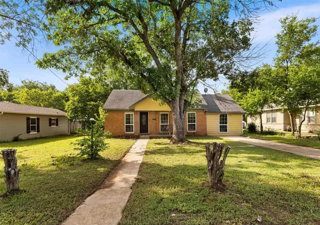 Homes for sale in Mc Gregor, TX | 1126 W 7Th St, Mc Gregor, TX 76657 | MLS# 21168465