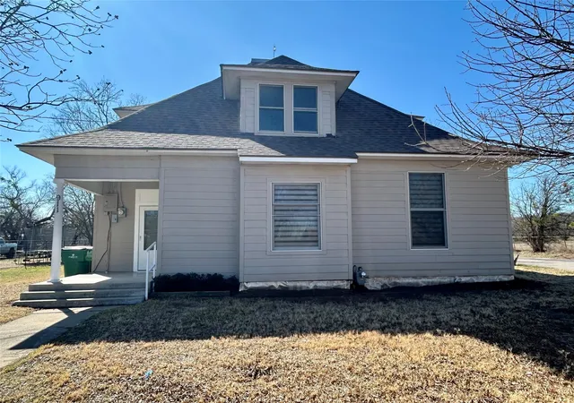 Homes for sale in Coleman, TX | 911 W Liveoak St, Coleman, TX 76834 | MLS# 21168811