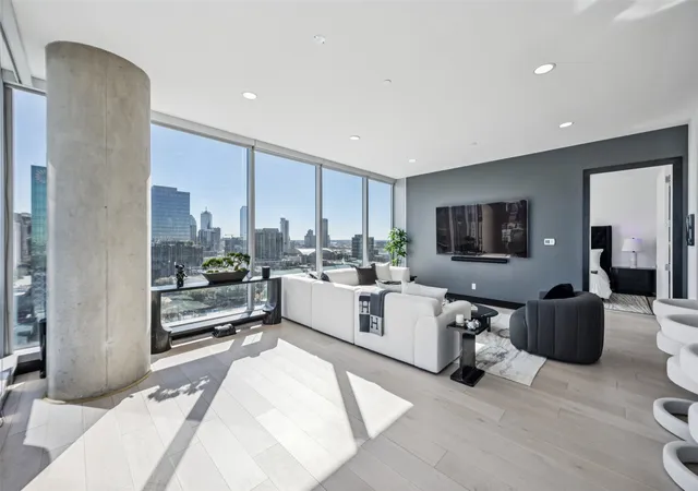 Homes for sale in Dallas, TX | 3130 N Harwood St #1606, Dallas, TX 75201 | MLS# 21157908