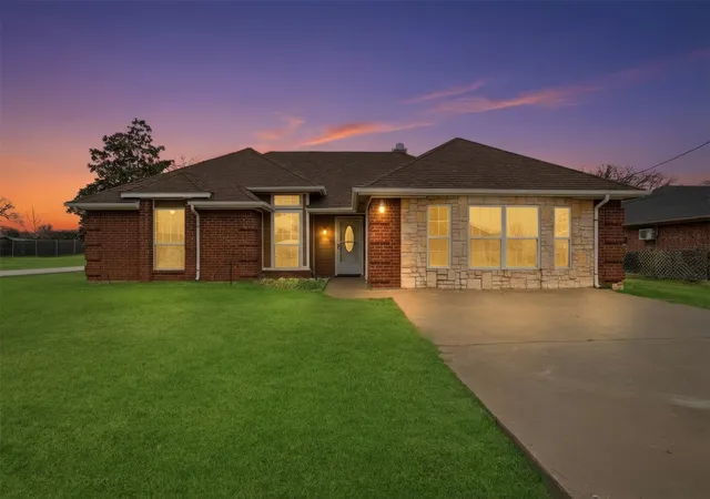 Photo 1 of Single family home for sale at 3917 Country Meadows Cir, Granbury, TX 76049 | MLS# 21168889 | Listing updated on 2026-08-04