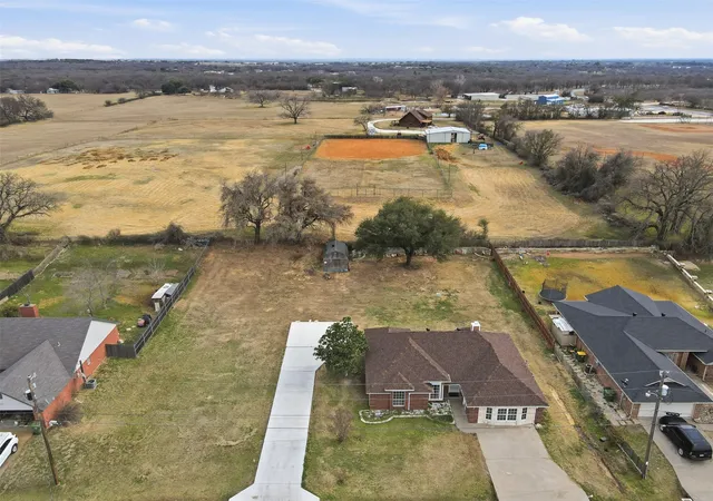 Photo 2 of Single family home for sale at 3917 Country Meadows Cir, Granbury, TX 76049 | MLS# 21168889 | Listing updated on 2026-08-04