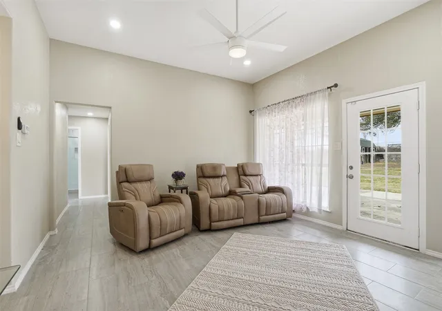 Photo 4 of Single family home for sale at 3917 Country Meadows Cir, Granbury, TX 76049 | MLS# 21168889 | Listing updated on 2026-08-04