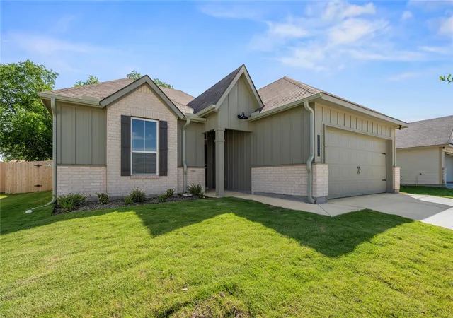 Homes for sale in Mc Gregor, TX | 113 Adaline Bnd, Mc Gregor, TX 76657 | MLS# 21169093