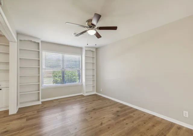 Photo 3 of Single family home for sale at 805 La Salle Dr, Sherman, TX 75090 | MLS# 21169142 | Listing updated on 2026-10-03