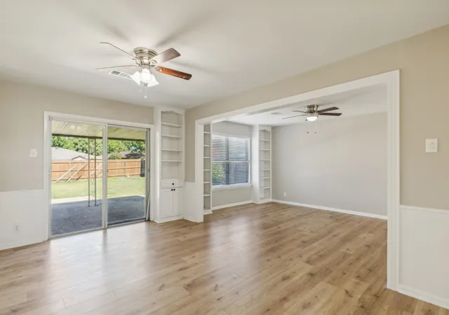 Photo 4 of Single family home for sale at 805 La Salle Dr, Sherman, TX 75090 | MLS# 21169142 | Listing updated on 2026-10-03