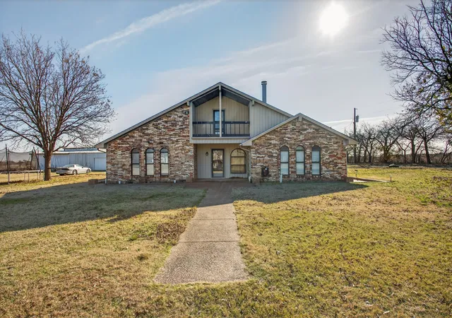 Photo 2 of Single family home for sale at 10569 Range Rd, Justin, TX 76247 | MLS# 21134596 | Listing updated on 2026-10-04