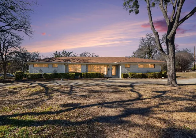 Photo 1 of Sale Pending at 215 E Huitt Ln, Euless, TX 76040 | MLS# 21168230 | Listing updated on 2026-07-28