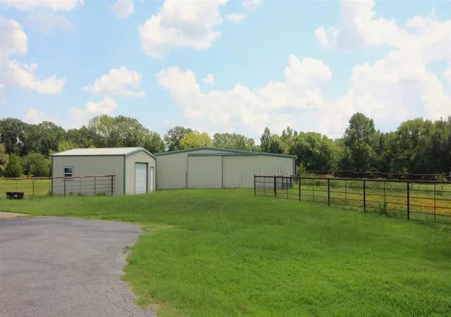 Photo 2 of Single family home for sale at 446 Vz County Road 4108, Canton, TX 75103 | MLS# 21168665 | Listing updated on 2026-10-07