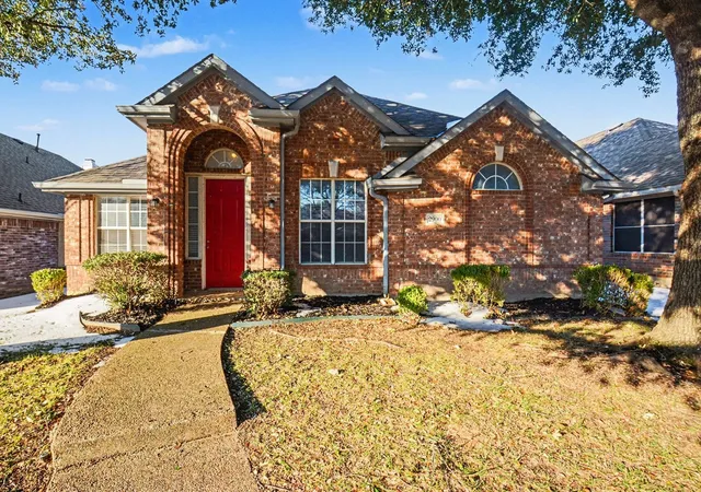 Photo 2 of Sale Pending at 2900 Breckenridge Ct, Mc Kinney, TX 75070 | MLS# 21168637 | Listing updated on 2026-07-28