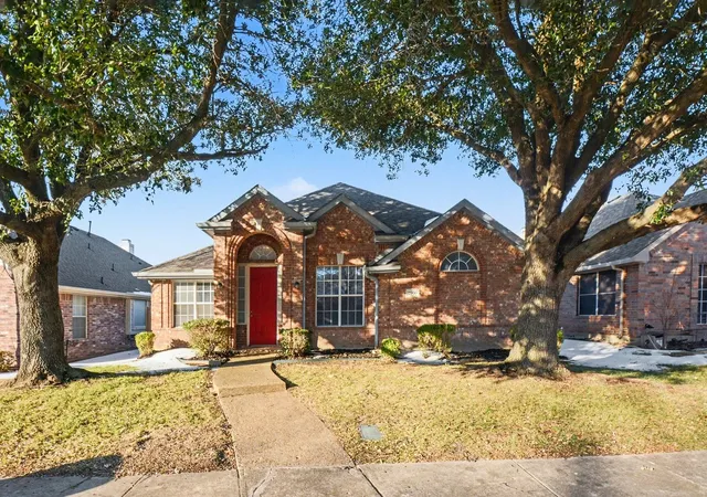 Photo 3 of Sale Pending at 2900 Breckenridge Ct, Mc Kinney, TX 75070 | MLS# 21168637 | Listing updated on 2026-07-28