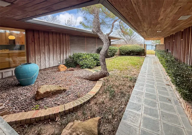 Photo 3 of Sale Pending at 921 9th St, Grand Prairie, TX 75050 | MLS# 21169781 | Listing updated on 2026-08-25
