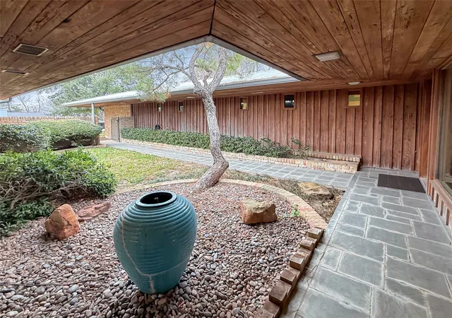 Photo 3 of Sale Pending at 921 9Th St, Grand Prairie, TX 75050 | MLS# 21169781 | Listing updated on 2026-08-25