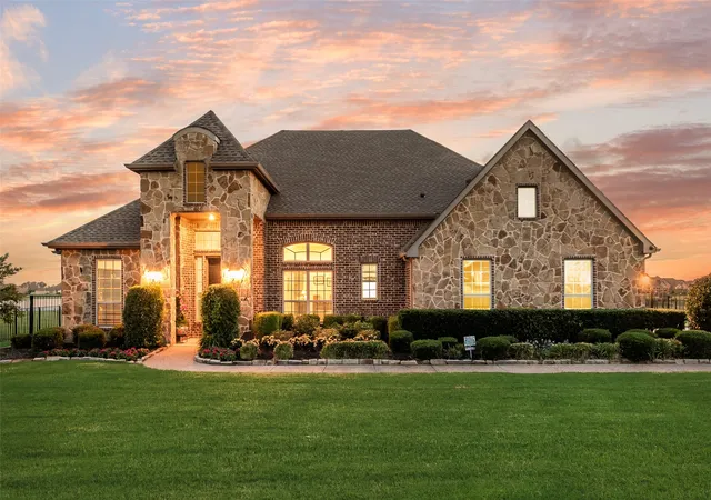 Photo 3 of Sale Pending at 2165 Hodges Lake Dr, Rockwall, TX 75032 | MLS# 21163214 | Listing updated on 2026-08-03