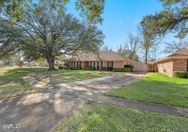 Photo 2 of Single family home for sale at 429 Kenshire Ct, Shreveport, LA 71115 | MLS# 21169908 | Listing updated on 2026-09-24