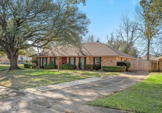 Photo 3 of Single family home for sale at 429 Kenshire Ct, Shreveport, LA 71115 | MLS# 21169908 | Listing updated on 2026-09-24