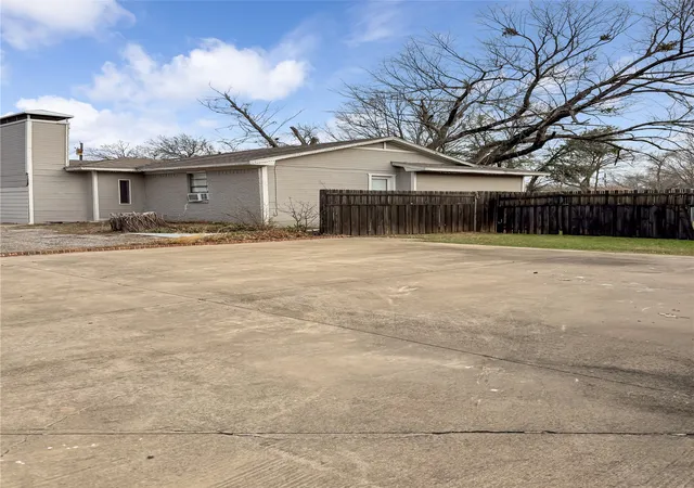 Homes for sale in Denison, TX | 2508 W Crawford St, Denison, TX 75020 | MLS# 21169308