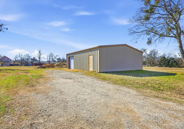 Photo 3 of Single family home for sale at 1401 Arp St, Commerce, TX 75428 | MLS# 21154017 | Listing updated on 2026-10-02
