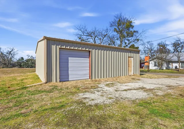 Photo 4 of Single family home for sale at 1401 Arp St, Commerce, TX 75428 | MLS# 21154017 | Listing updated on 2026-10-02
