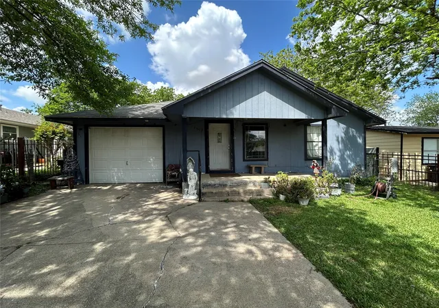 Single family home for sale at 2509 Irion Ave, Fort Worth, TX 76106 | MLS# 21170019