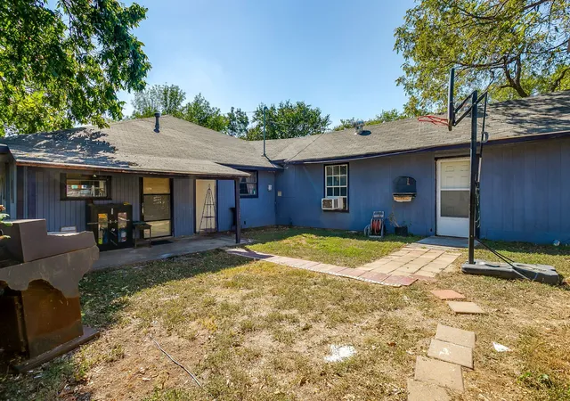 Photo 3 of Single family home for sale at 2509 Irion Ave, Fort Worth, TX 76106 | MLS# 21170019 | Listing updated on 2026-08-24