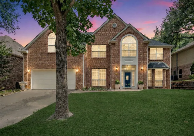 Homes for sale in Grapevine, TX | 1803 Haydenbend Cir, Grapevine, TX 76051 | MLS# 21169217