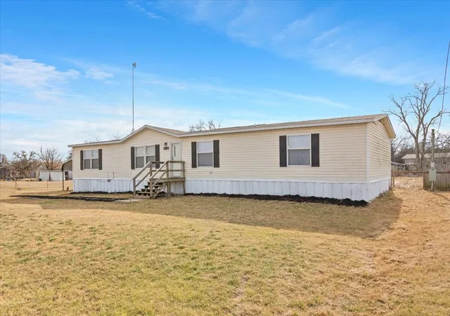 Photo 3 of Manufactured home for sale at 247 N Lake St, Axtell, TX 76624 | MLS# 21170191 | Listing updated on 2026-08-04