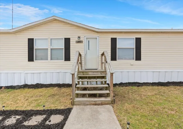 Photo 3 of Manufactured home for sale at 247 N Lake St, Axtell, TX 76624 | MLS# 21170191 | Listing updated on 2026-08-04