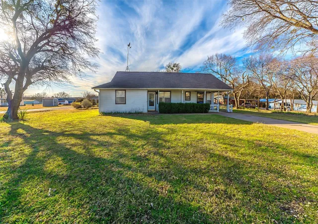 Homes for sale in Pottsboro, TX | 189 Lee Blvd, Pottsboro, TX 75076 | MLS# 21163547